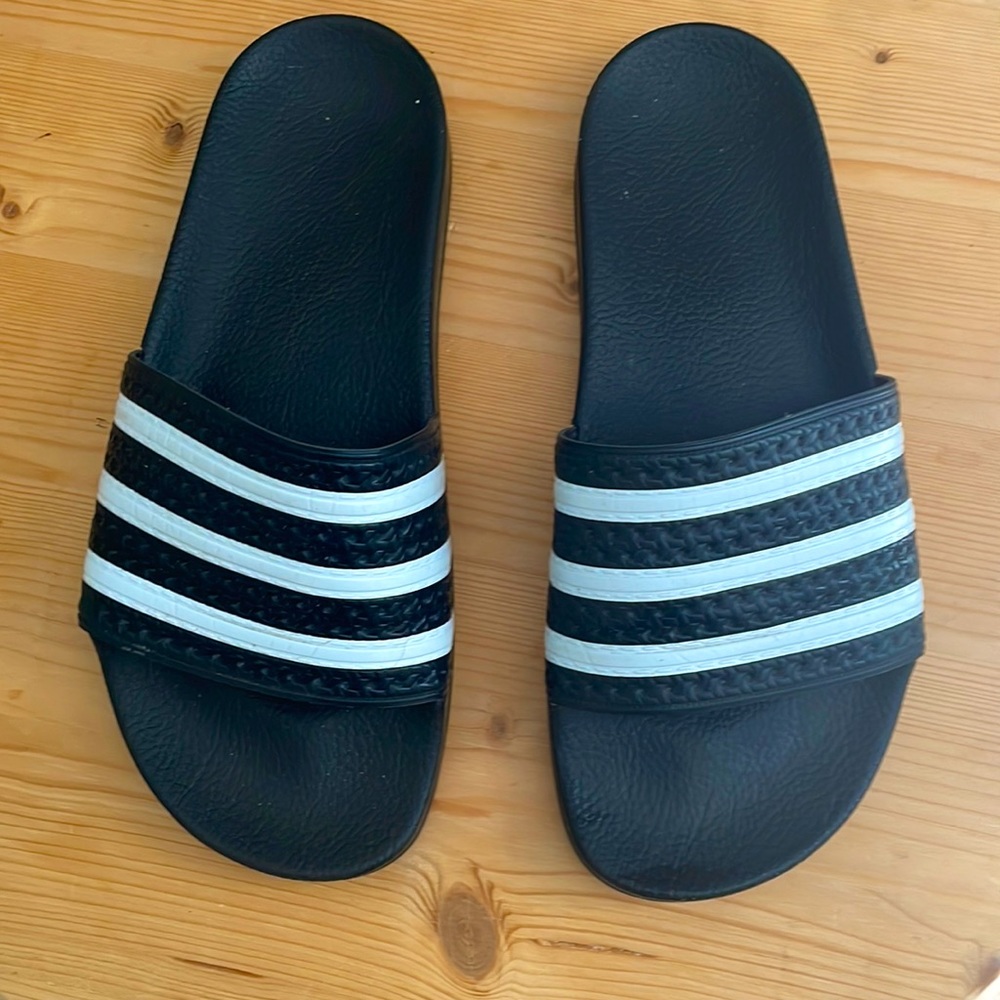 Adidas slides - mens 7/womens 8.5. Like new!